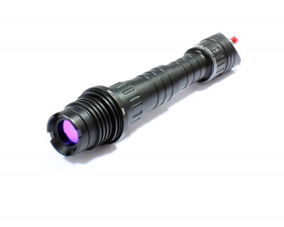Зеленый лазерный фонарь LS-KS1-G100A (100мВт, максимальный размер пятна 7.8м на 100м, морозостойкий до -20 градусов) — интернет-магазин «Комбат»