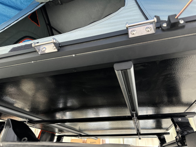 Палатка на крышу автомобиля Aluminum Shell Rooftop Tent (20056) — интернет-магазин «Комбат»