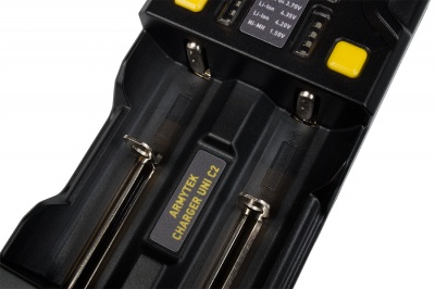 Зарядное устройство Armytek Uni C2 Plug Type-C Универсальное 2 канальное ЗУ / 1А для каждого канала / LED индикация + автоадаптер — интернет-магазин «Комбат»