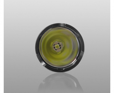 Фонарь тактический Armytek Dobermann XP-L HI Теплый, 977 лм, 1x18650 или 2xCR123A — интернет-магазин «Комбат»